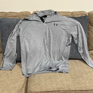Underarmor heatgear loose hoodie; gray with black; XL; excellent condition